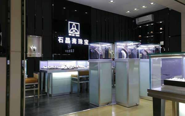 玻璃展柜穩(wěn)定，堅固性強